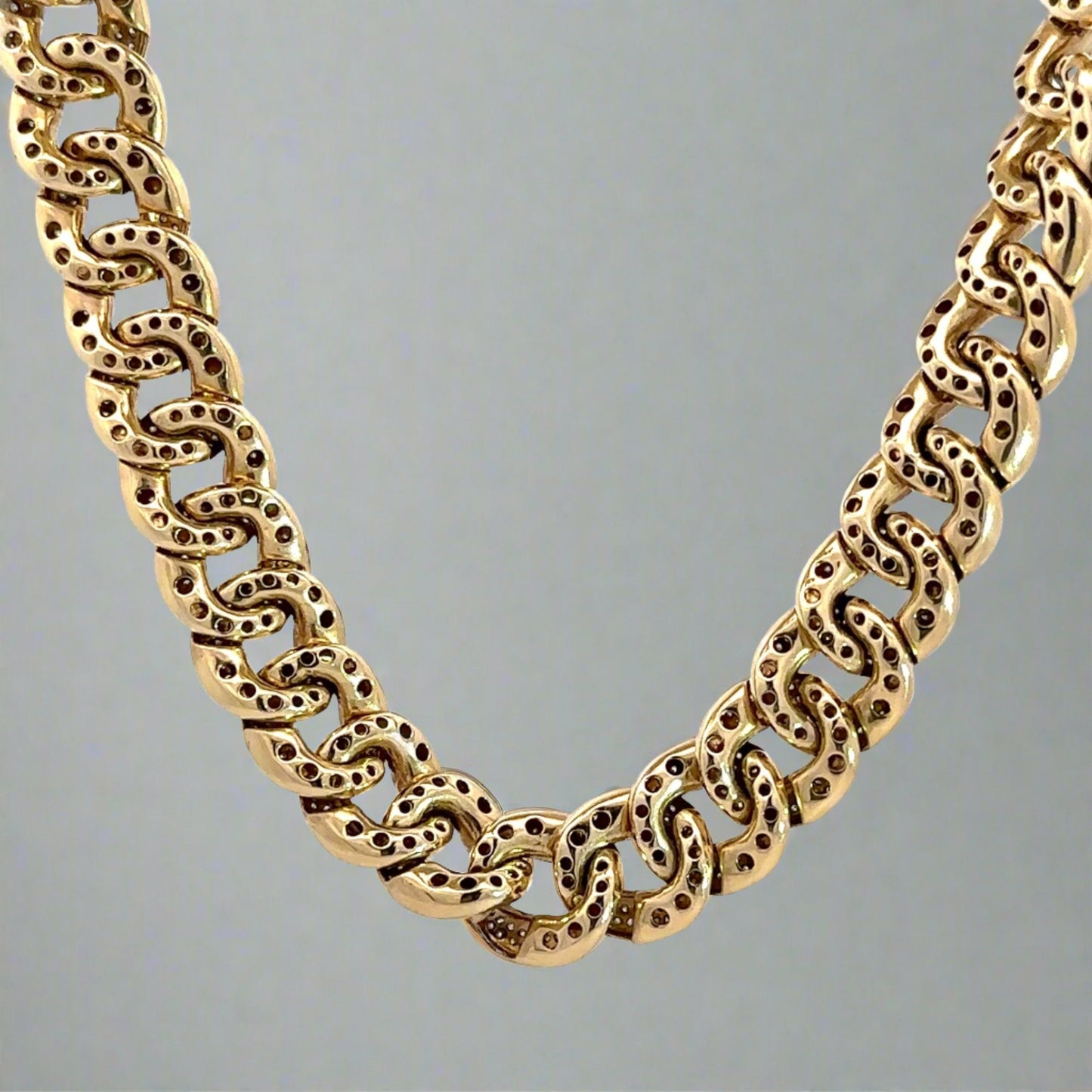 Back of yellow gold chain