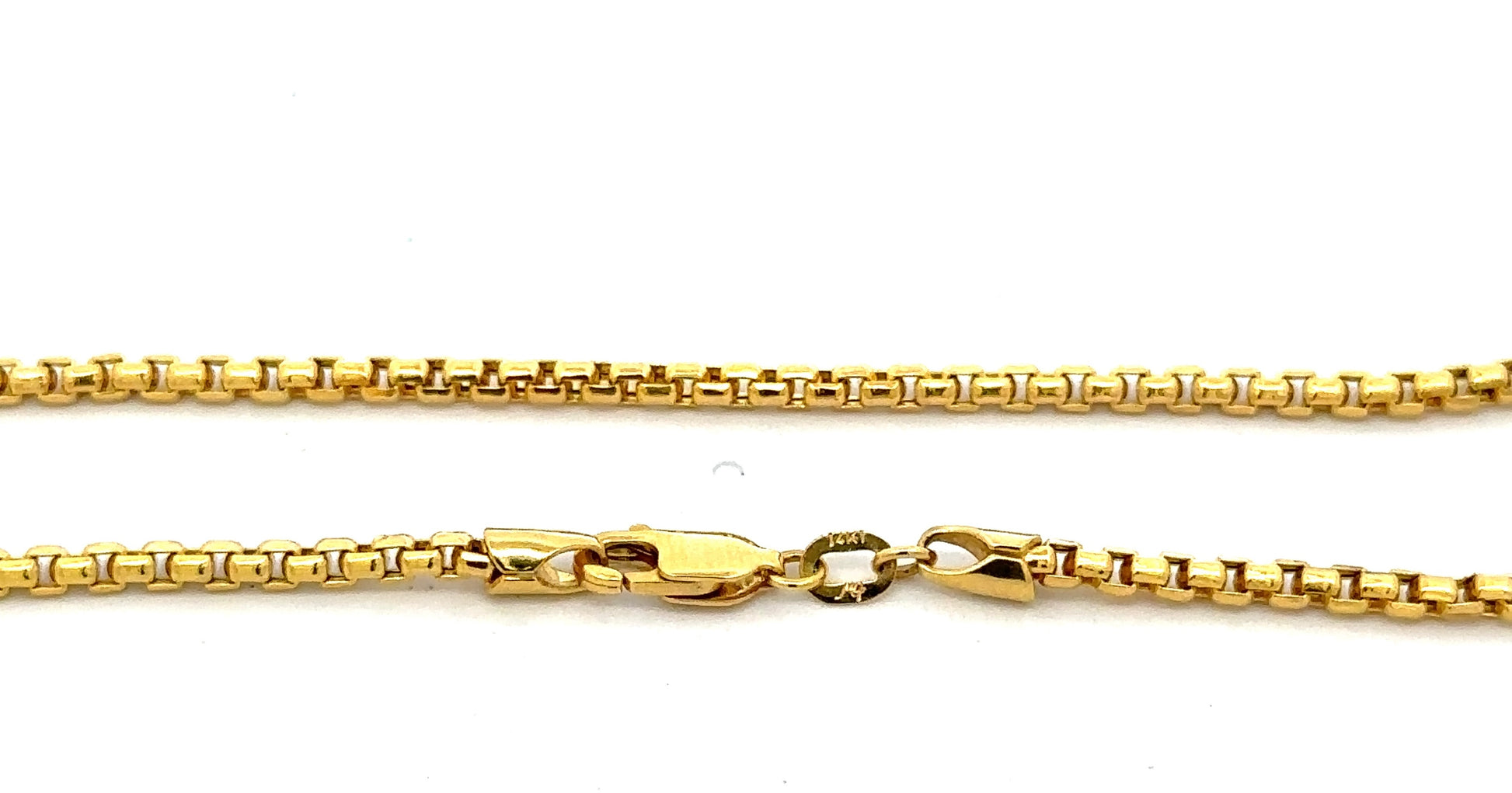 Close up of box style chain links with 14K stamp on lobster clasp