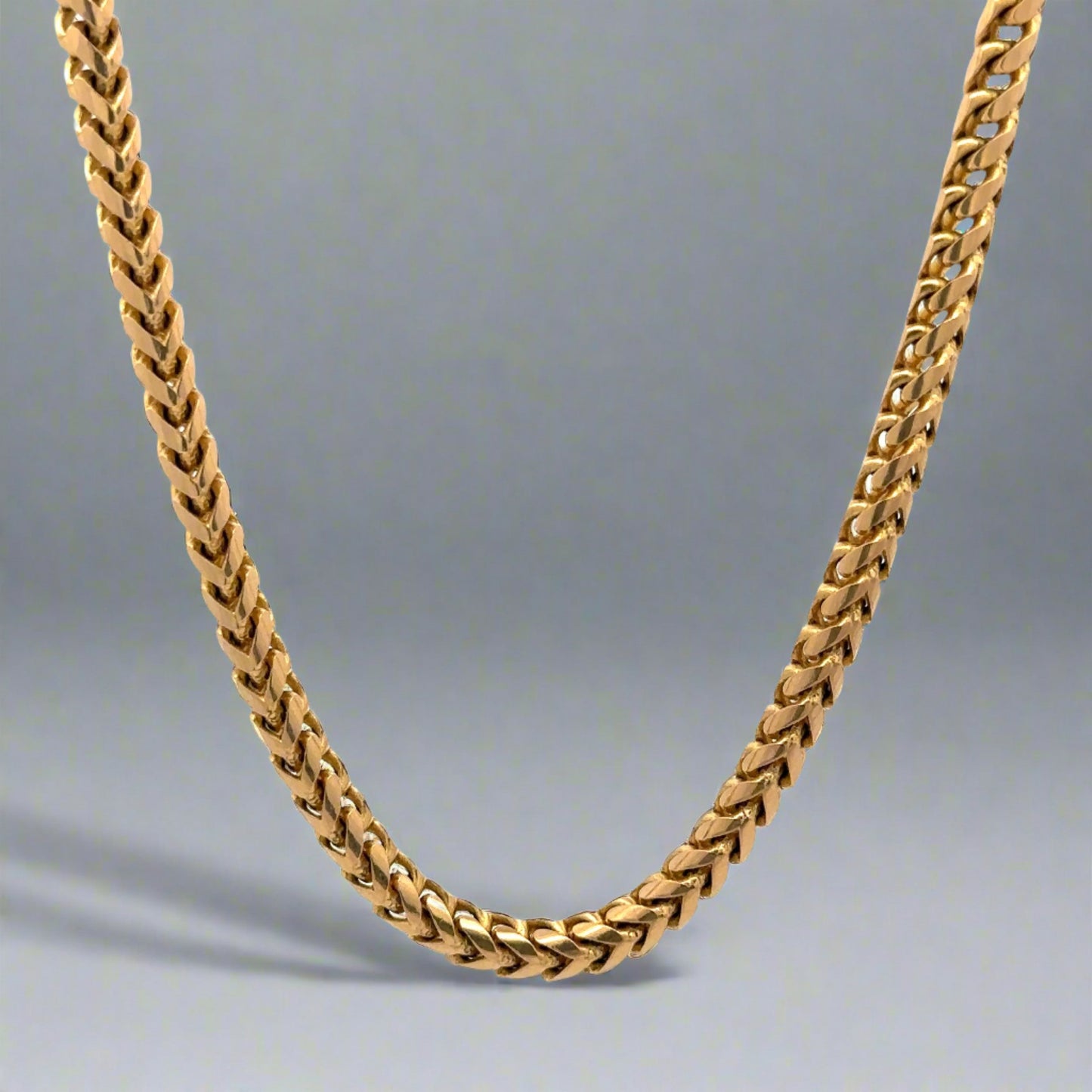 Hanging yellow gold round franco chain