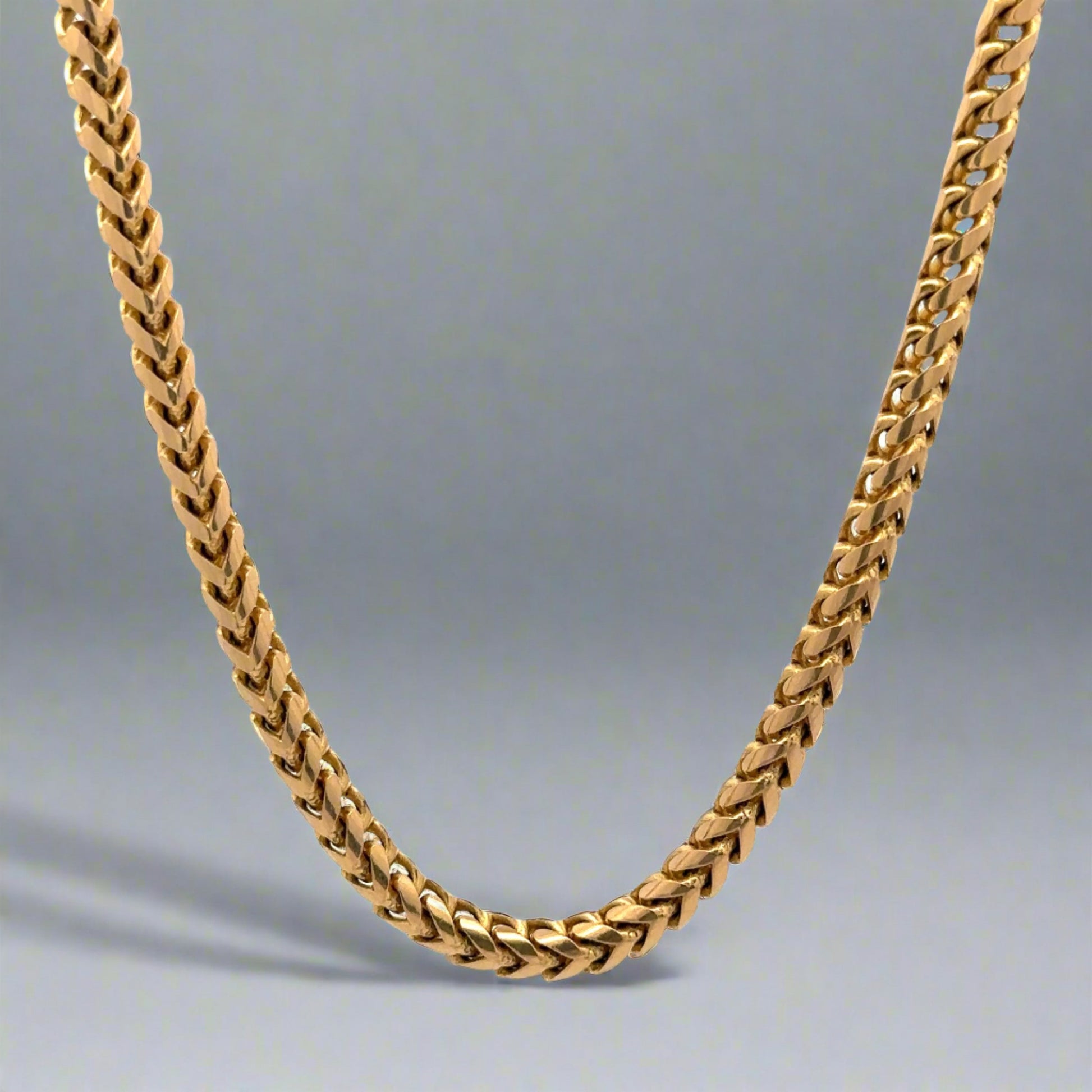 Hanging yellow gold round franco chain