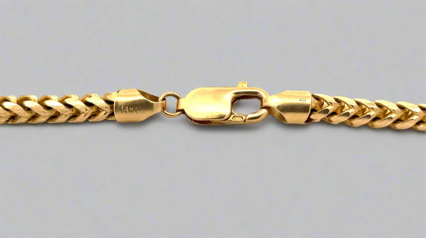 Close up of lobster clasp with 14K stamp