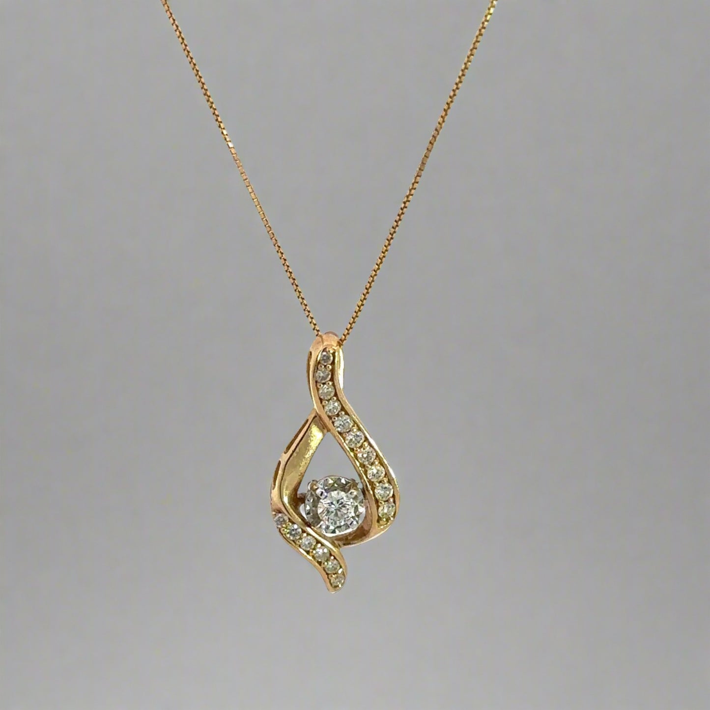 Yellow Gold thin box chain with yellow + white gold diamond pendant with 1 round diamond in the center + 16 small round diamonds on yellow gold in teardrop shape