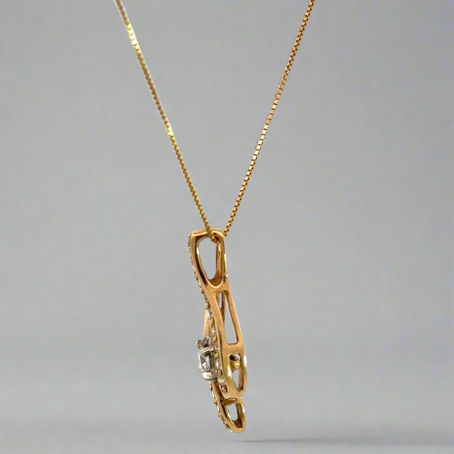 Sid of pendant
