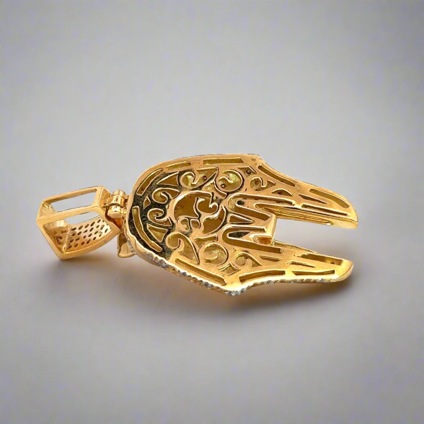 Colgante para hombre de oro amarillo de 10 quilates con faraón egipcio de diamantes