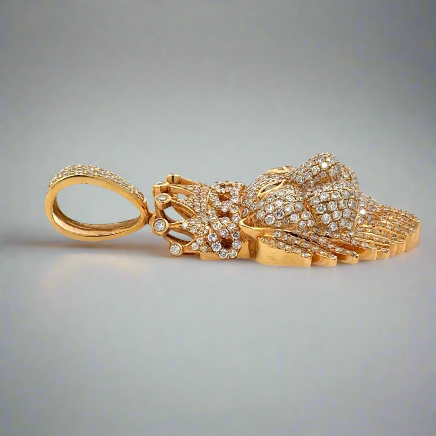 Side of diamond Lion penant
