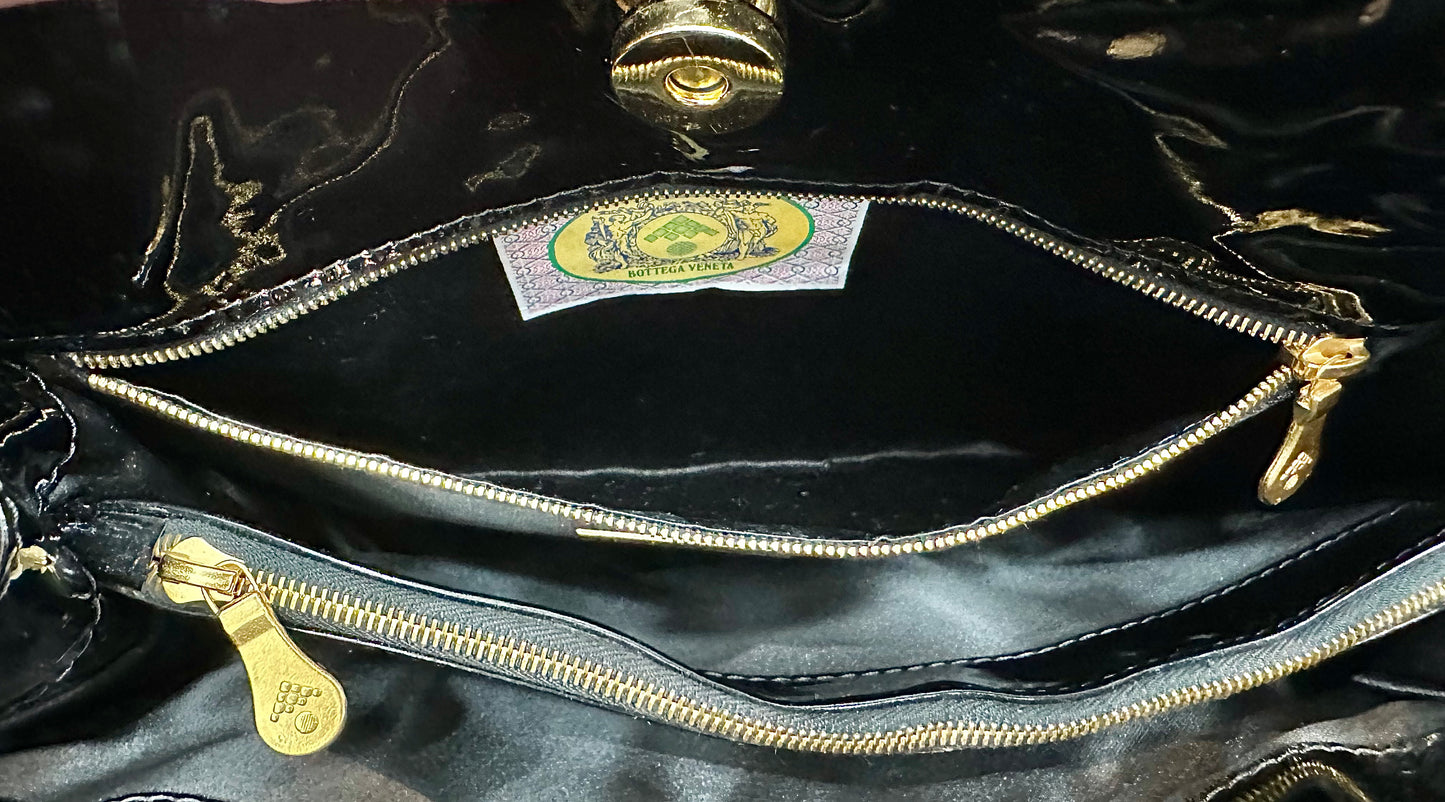 Zip-pocket with Bottega Veneta tag + gold zippers