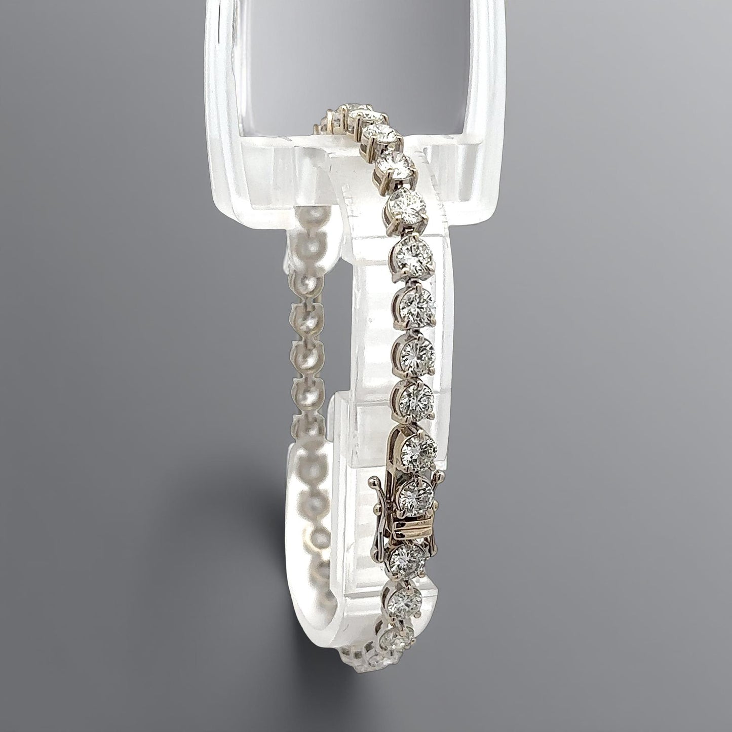 Diamond tennis bracedlet