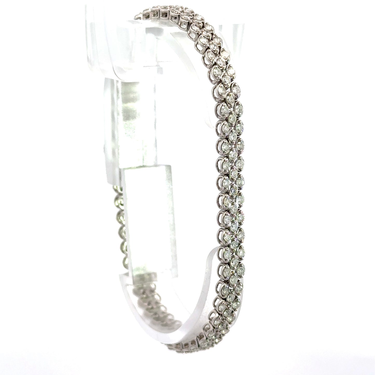 Diagonal view of diamond tennis bracelet in white gold with round diamonds
