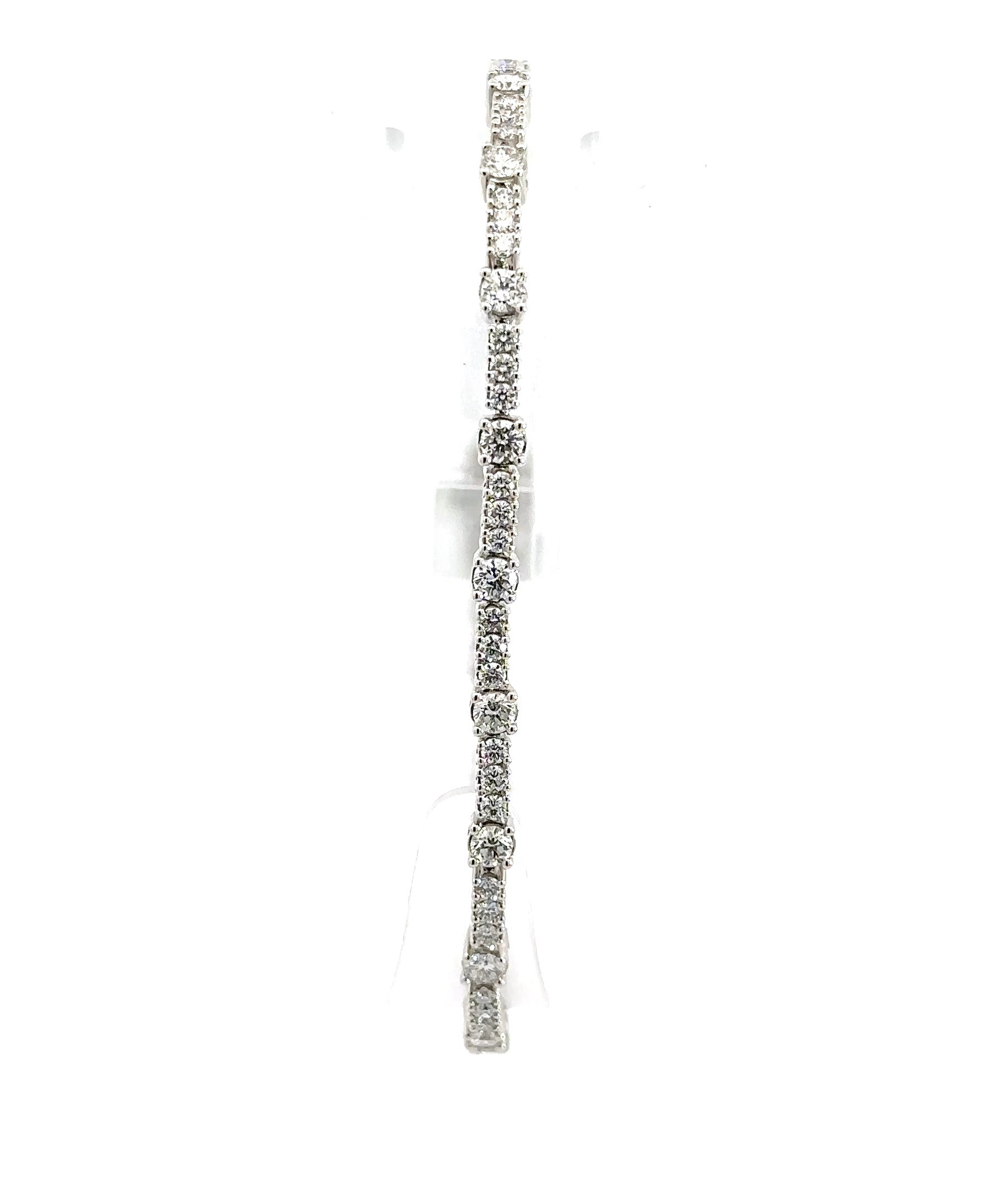 diamond tennis bracelet with alternating sizes of round diamonds