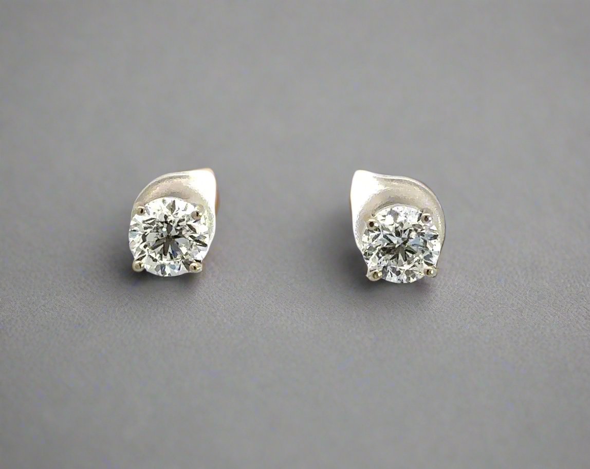 1 Carat Round diamond stud earrings without diamond drops