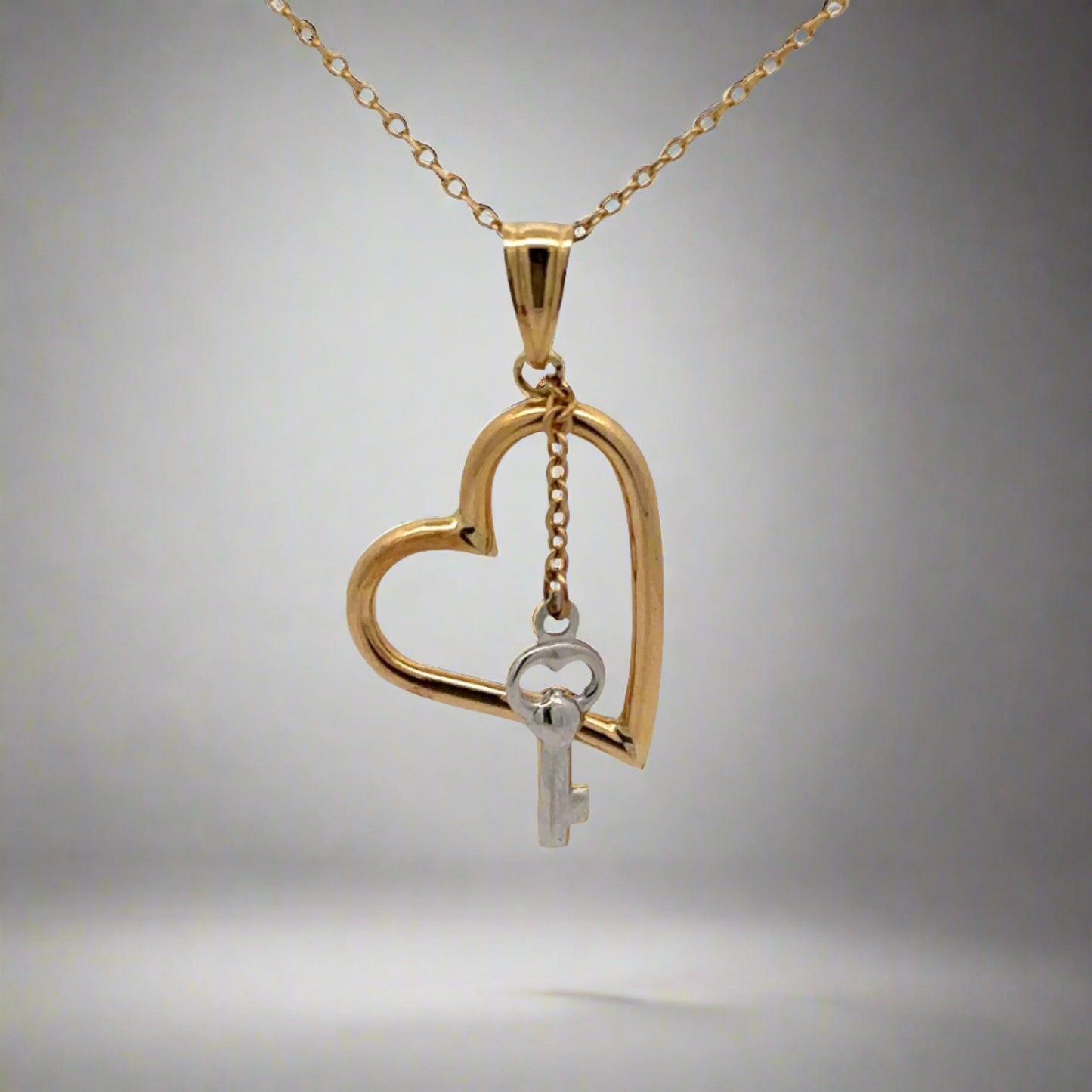 Front of heart + key necklace