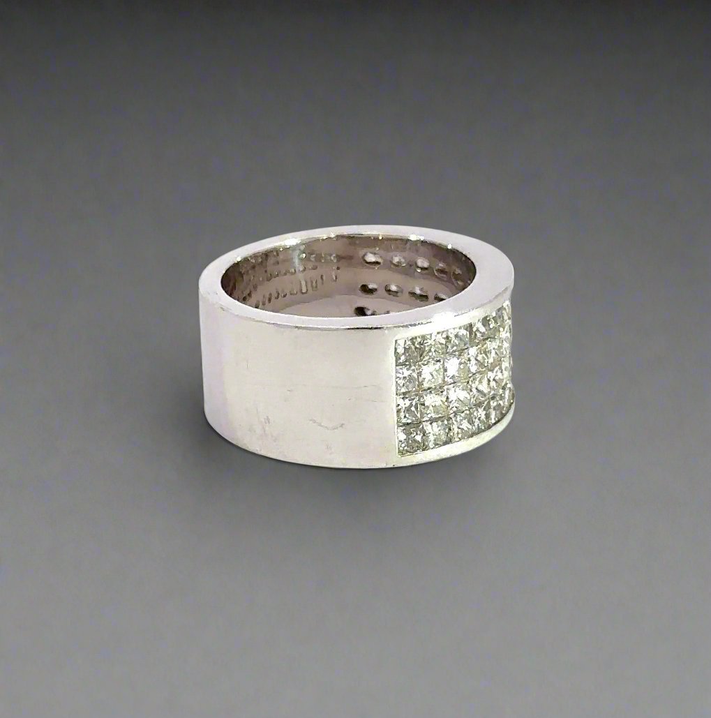 side of white gold ring with scratches on gold