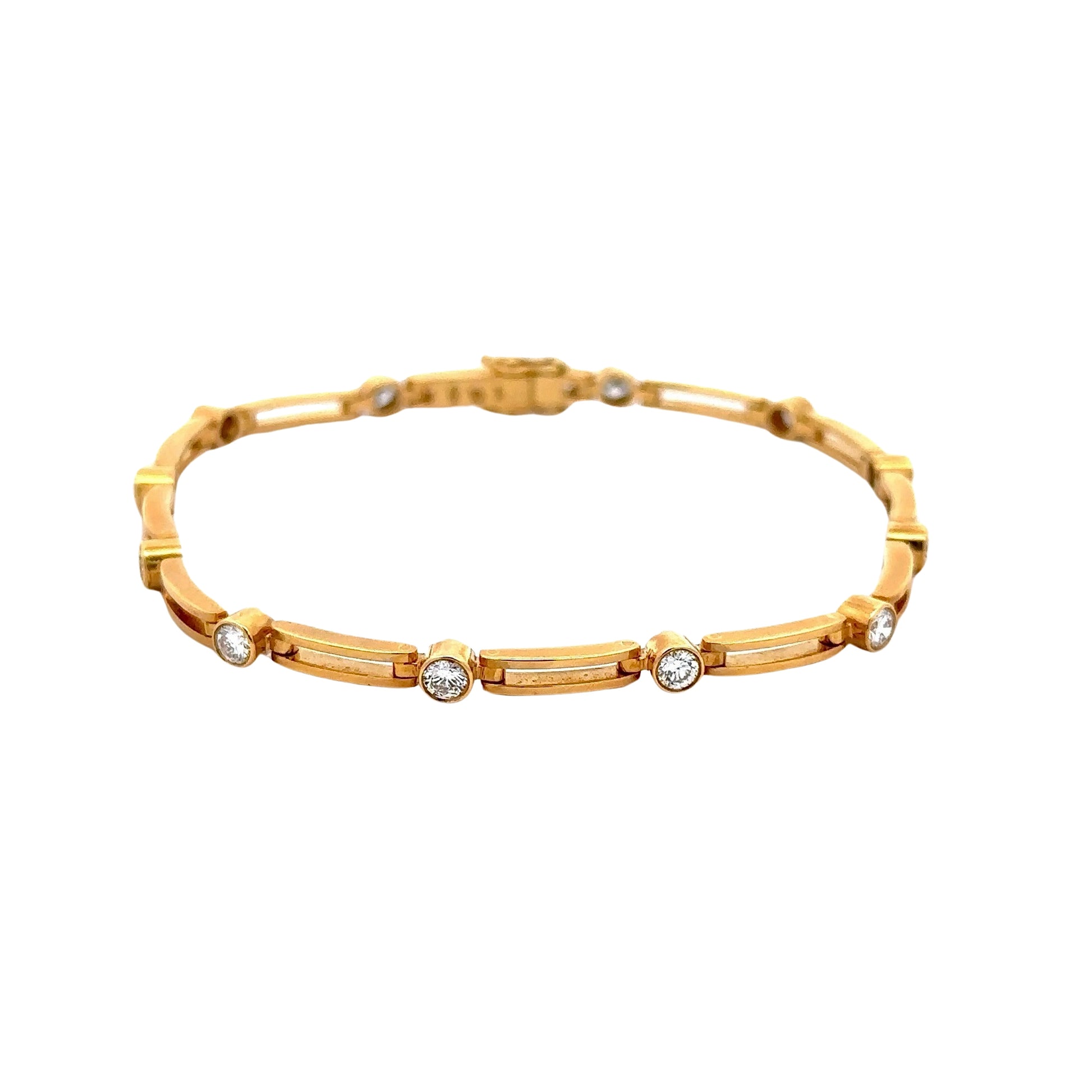 Front of 18K yellow gold diamond bracelet with 1 single diamond between each link