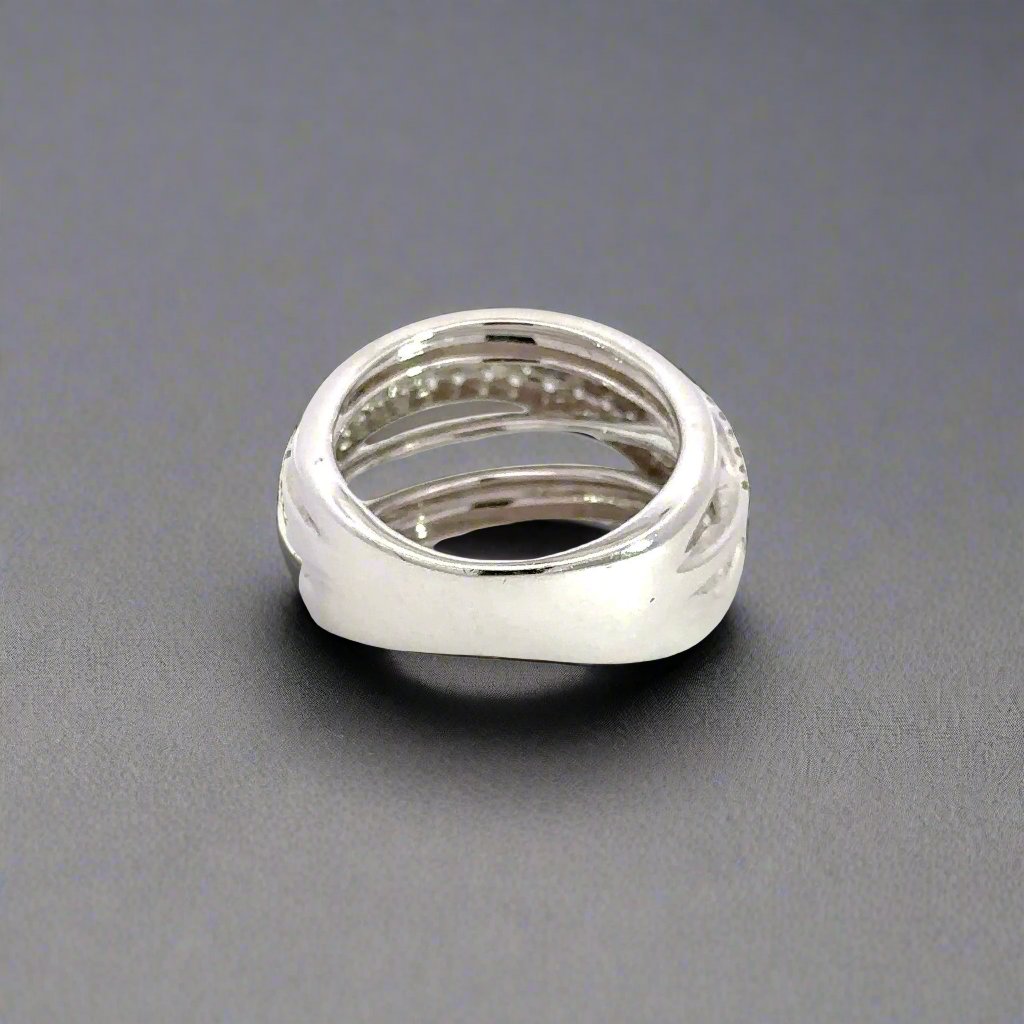 Back of diamond ring