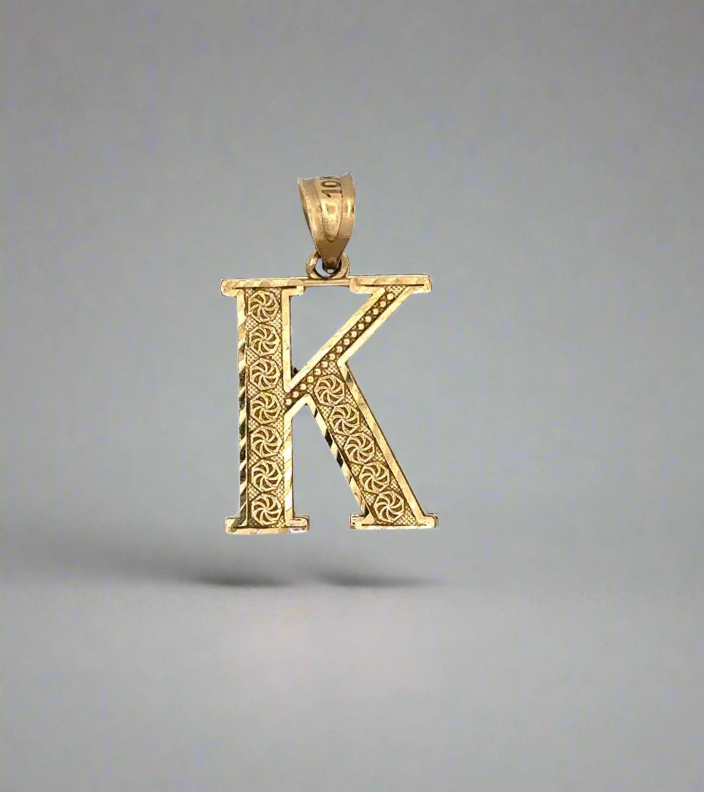 small yellow gold K textured pendant