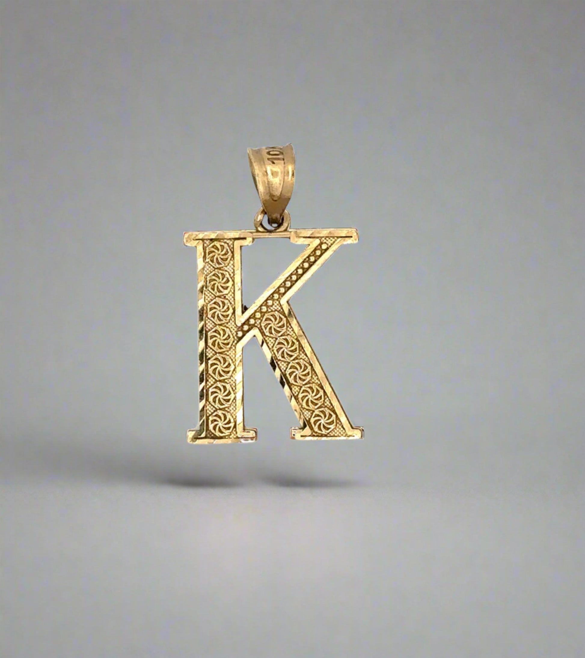 small yellow gold K textured pendant