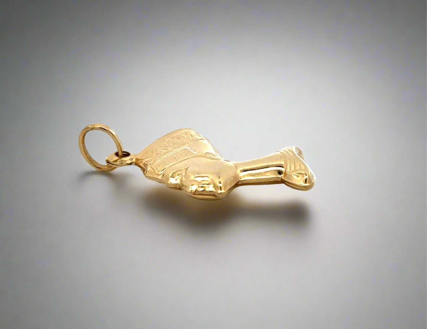 side of yellow gold nefertiti pendant with round bail