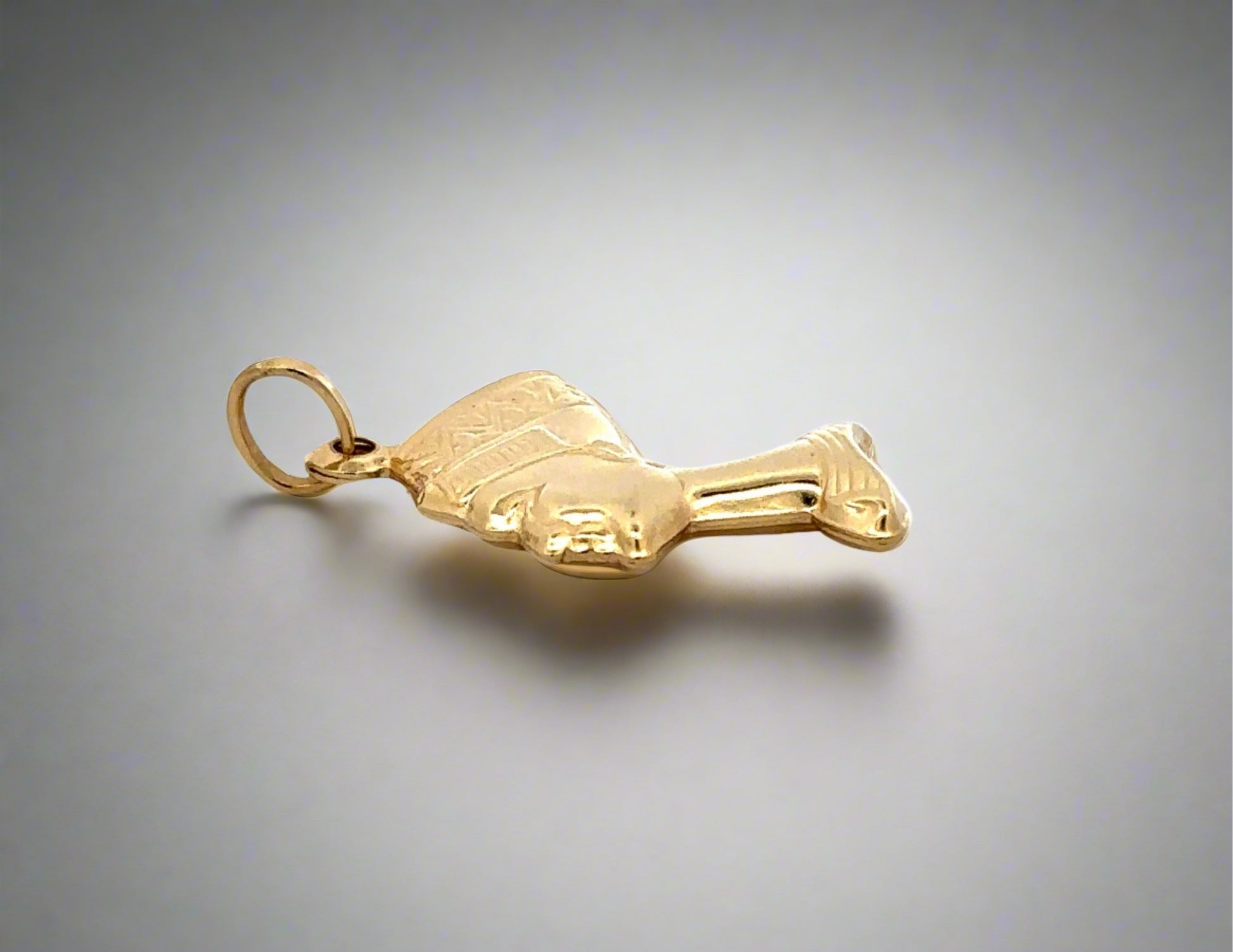 side of yellow gold nefertiti pendant with round bail