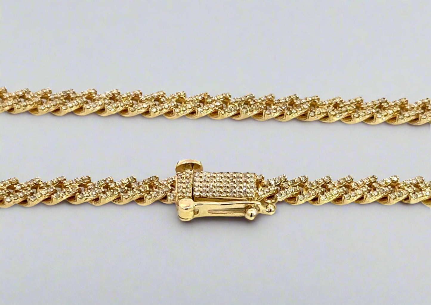 Box clasp with safety lock and diamonds on the clasp