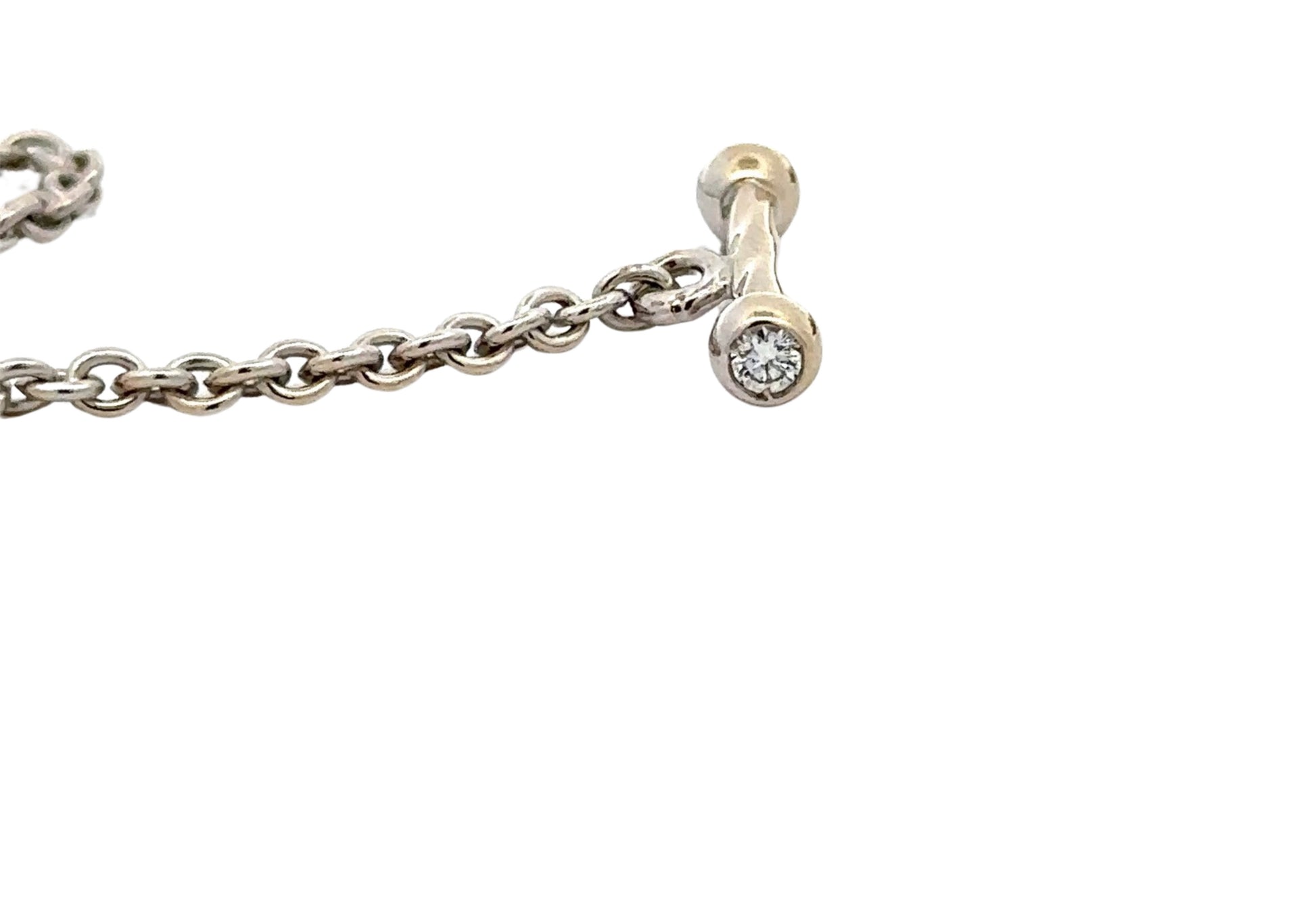 Toggle clasp with 1 small round brilliant diamond on the end