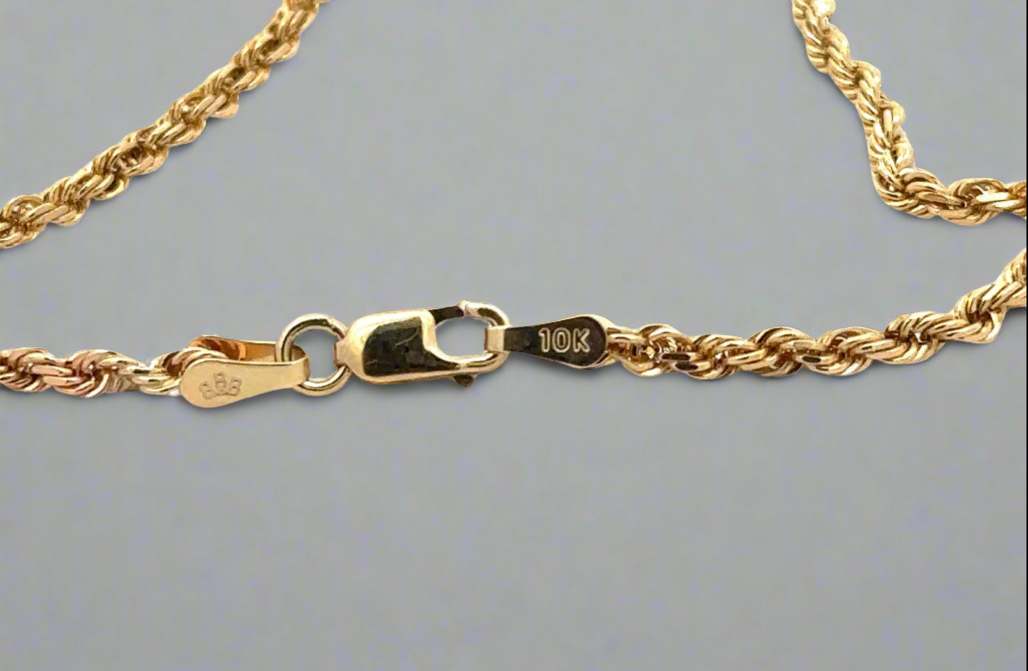 lobster clasp yellow gold with 10k stamp. light scratch on clasp