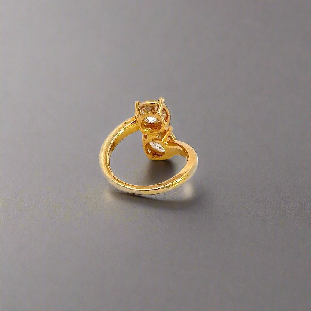 Back of yellow gold ring with scratches on gold