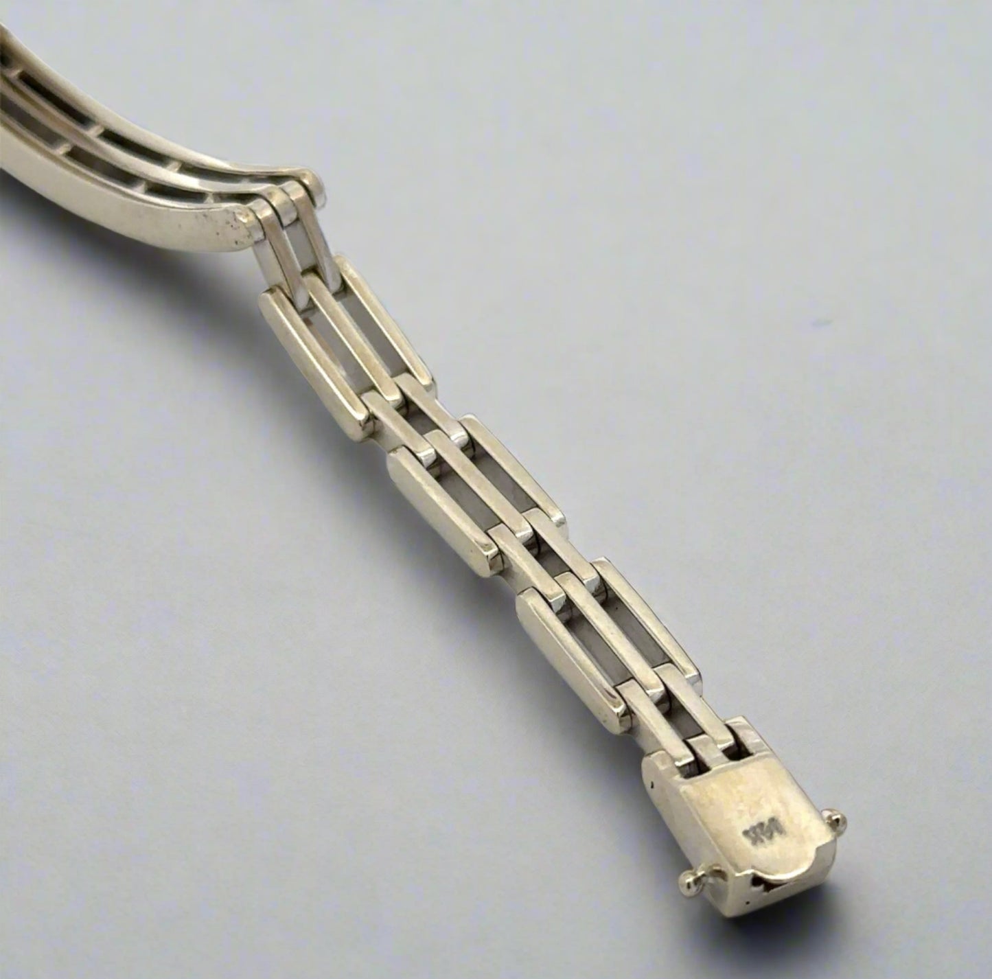 14K stamp on back of clasp