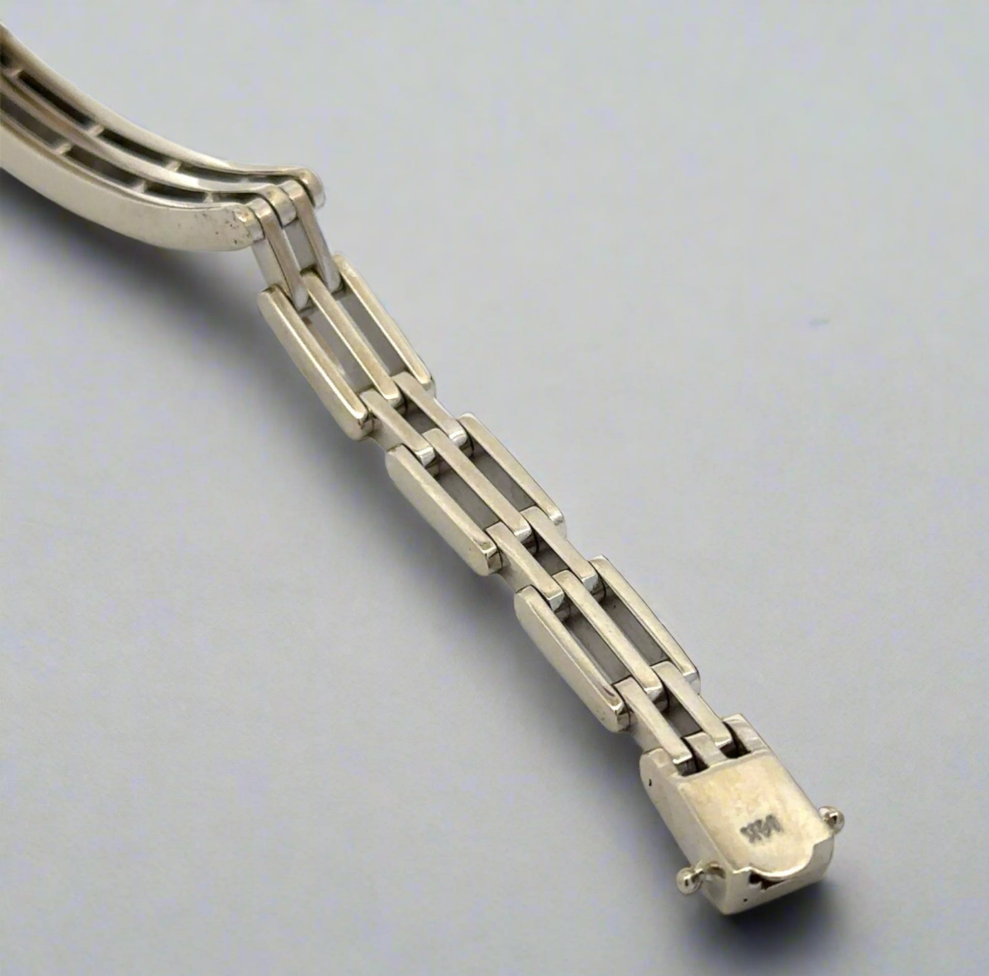 14K stamp on back of clasp