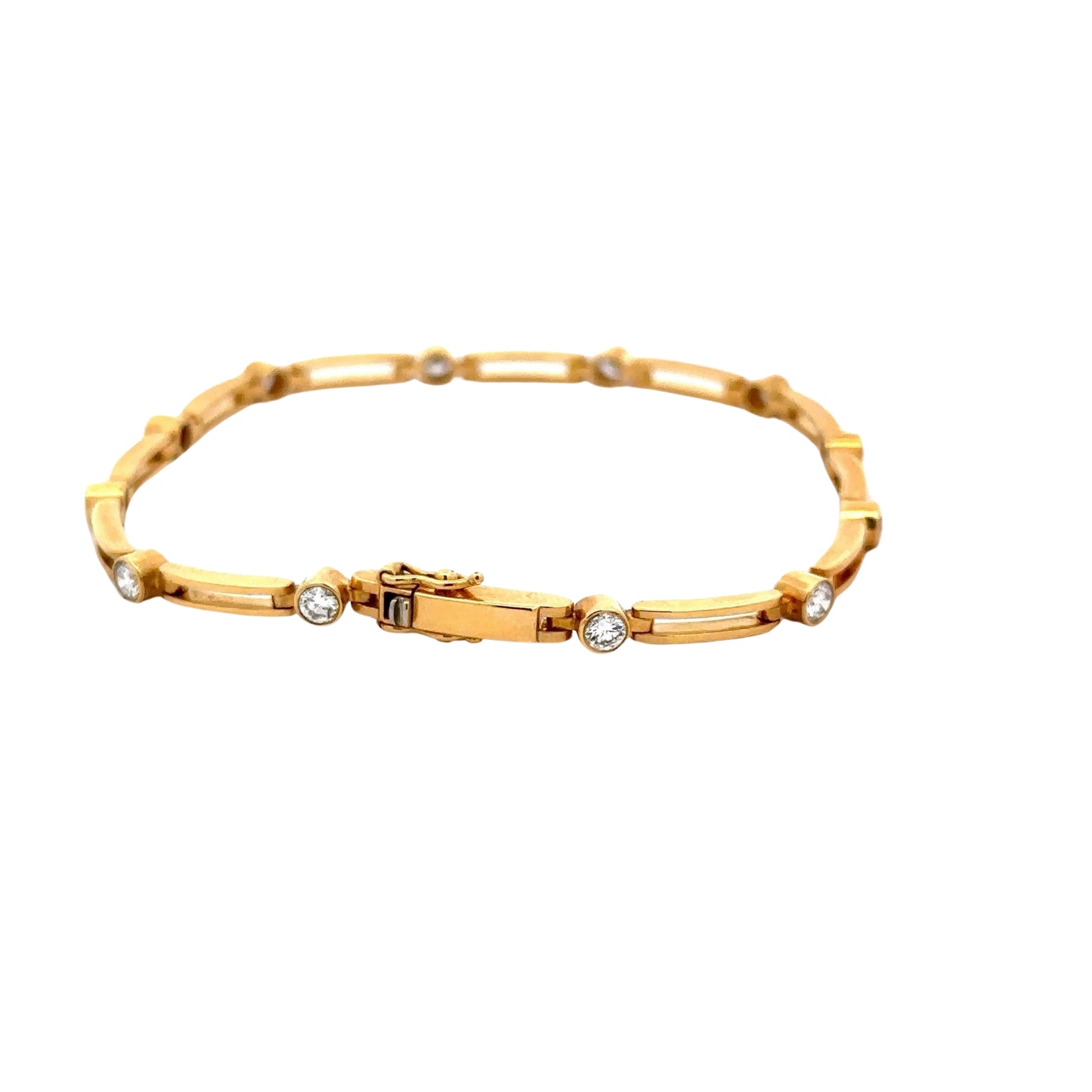Back of 18k yellow gold bracelet with clasp and double locks