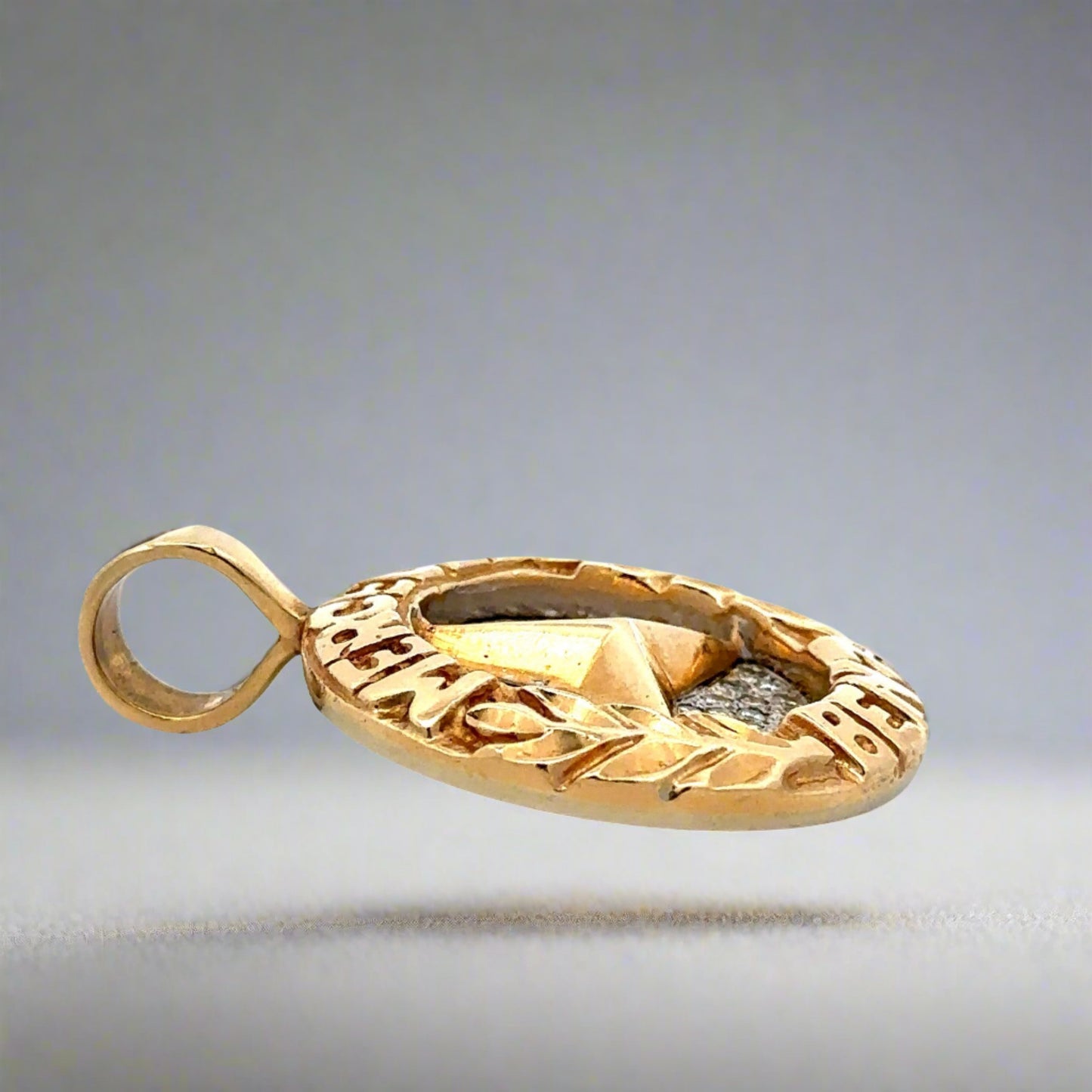 Side of pendant with round bail