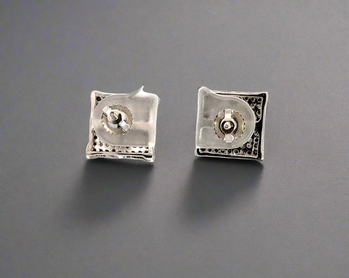 Back of white gold earrings with screwbacks