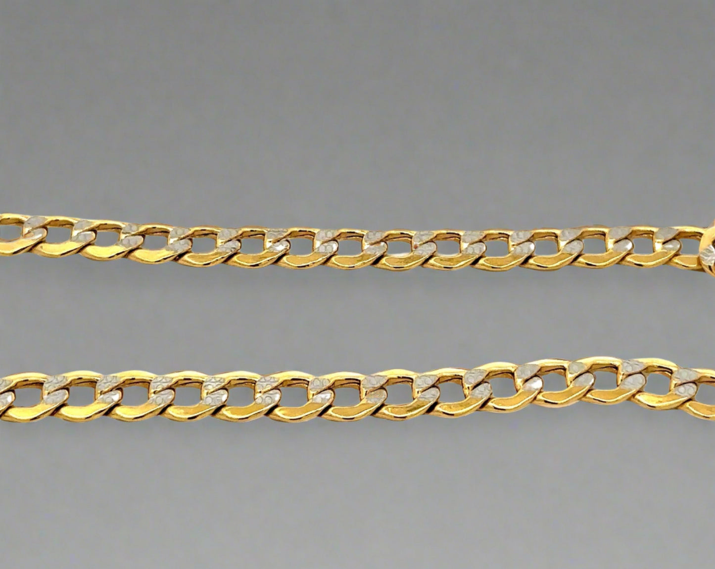 Close up yellow and white gold link chain