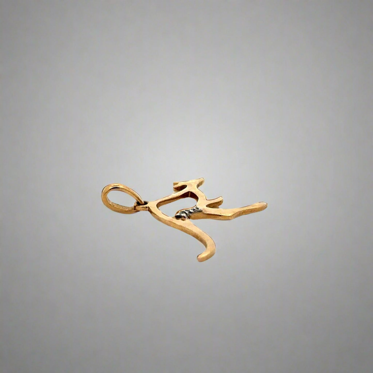 Side of pendant with round bail