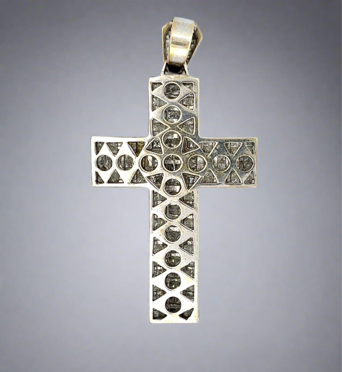 Back of white gold cross pendant