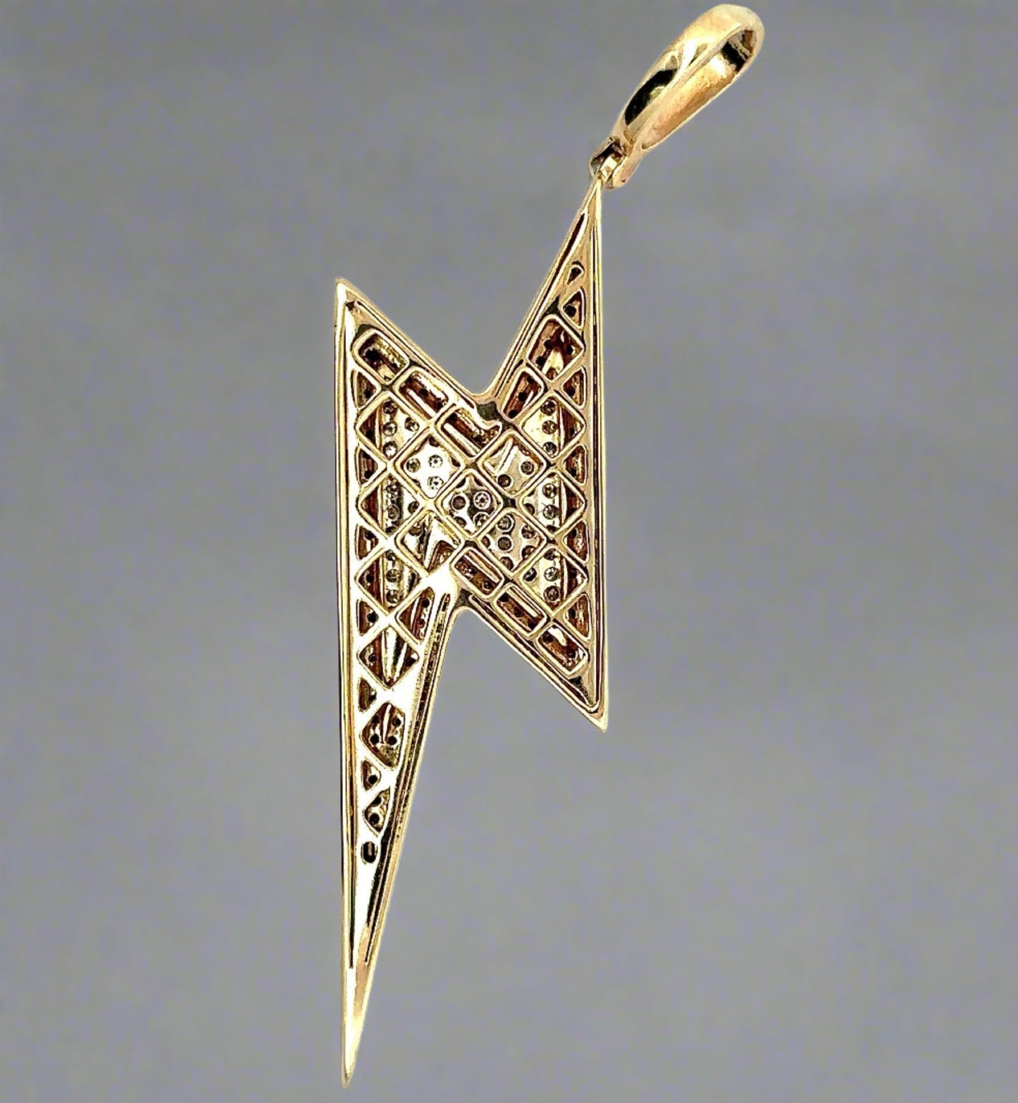 Back of yellow gold pendant