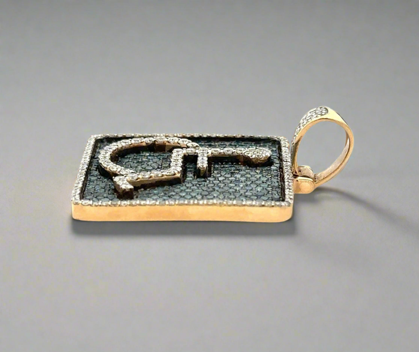 Side of pendant with round bail and yellow gold