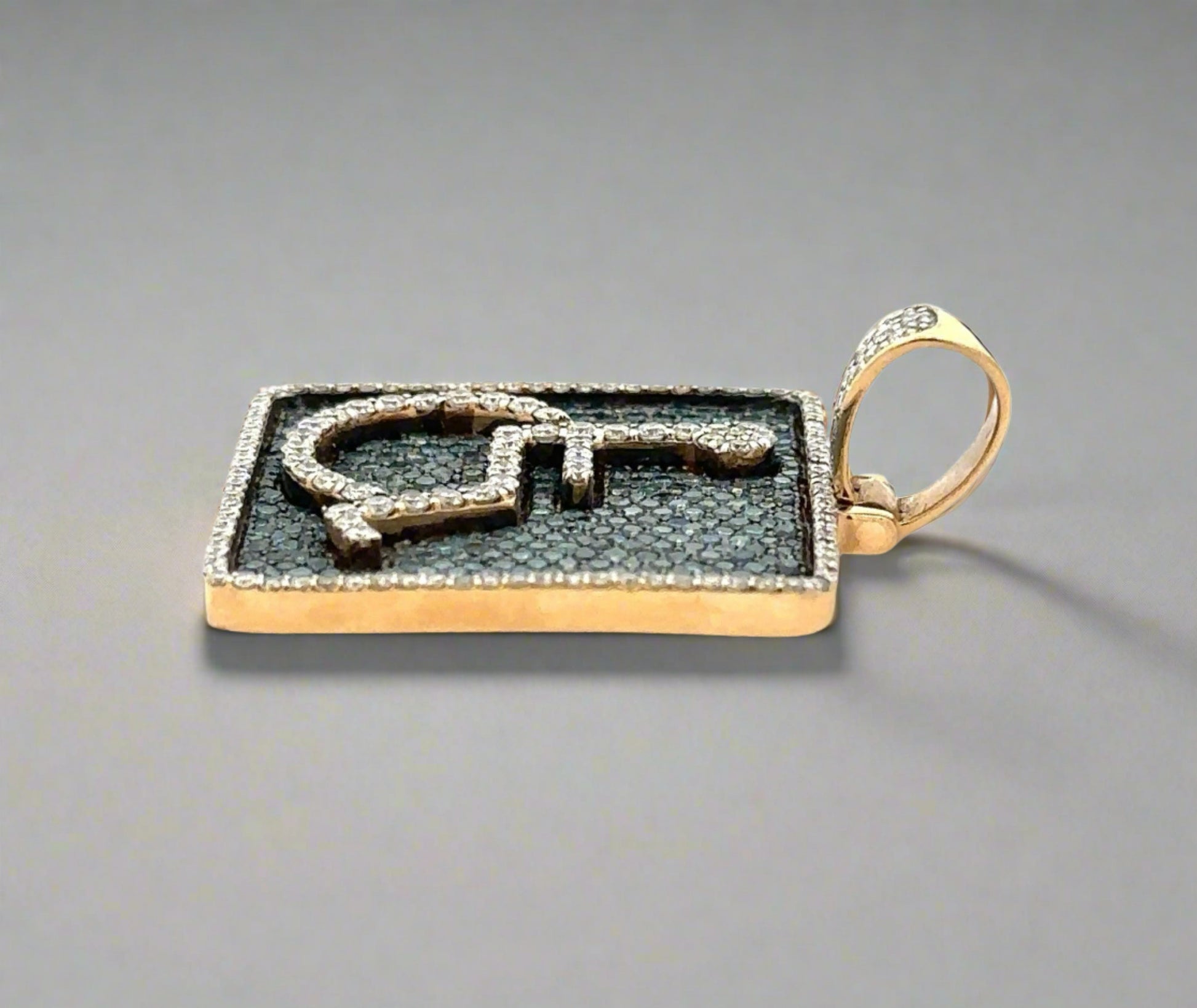 Side of pendant with round bail and yellow gold
