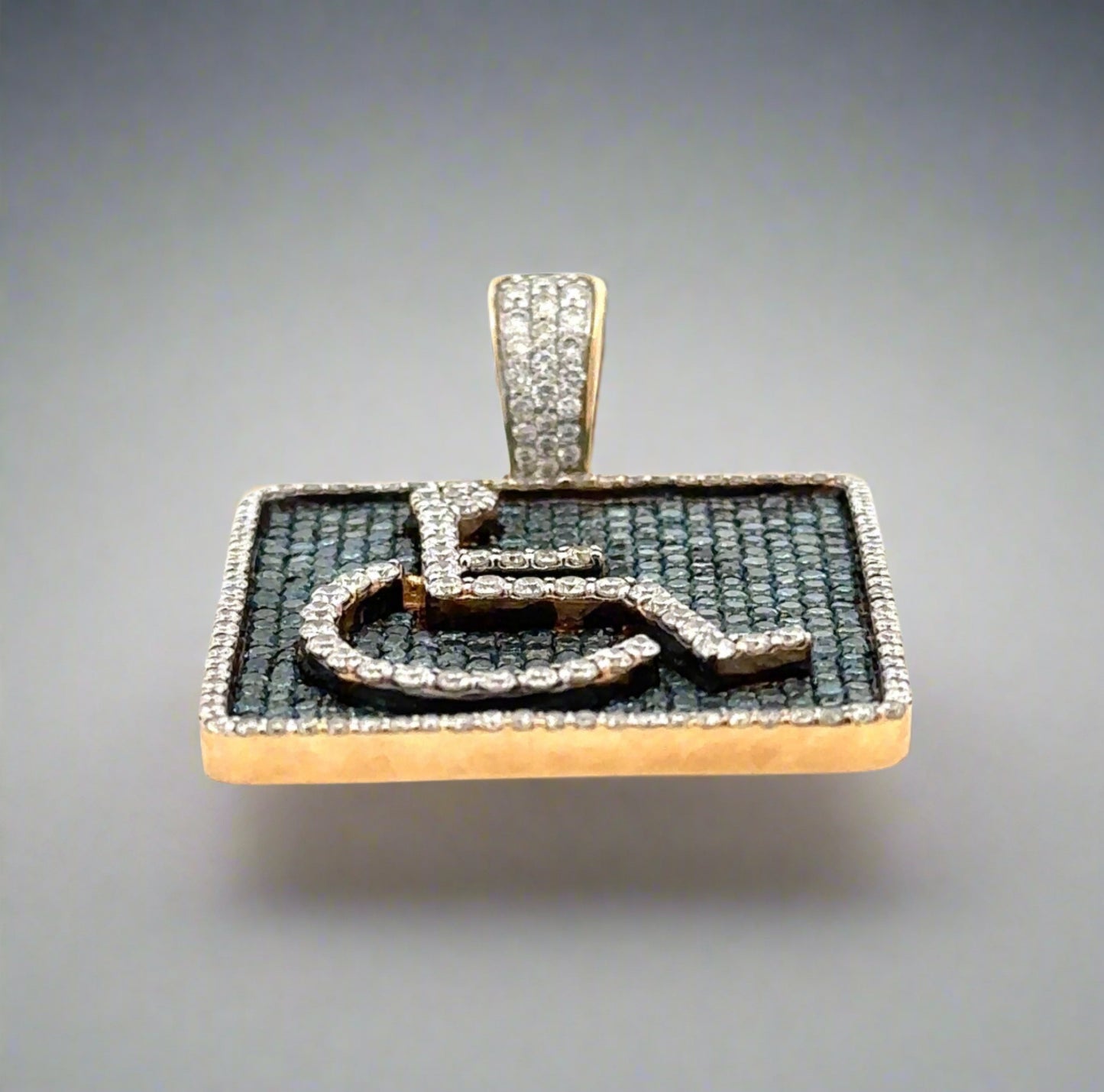 Bottom of pendant with yellow gold