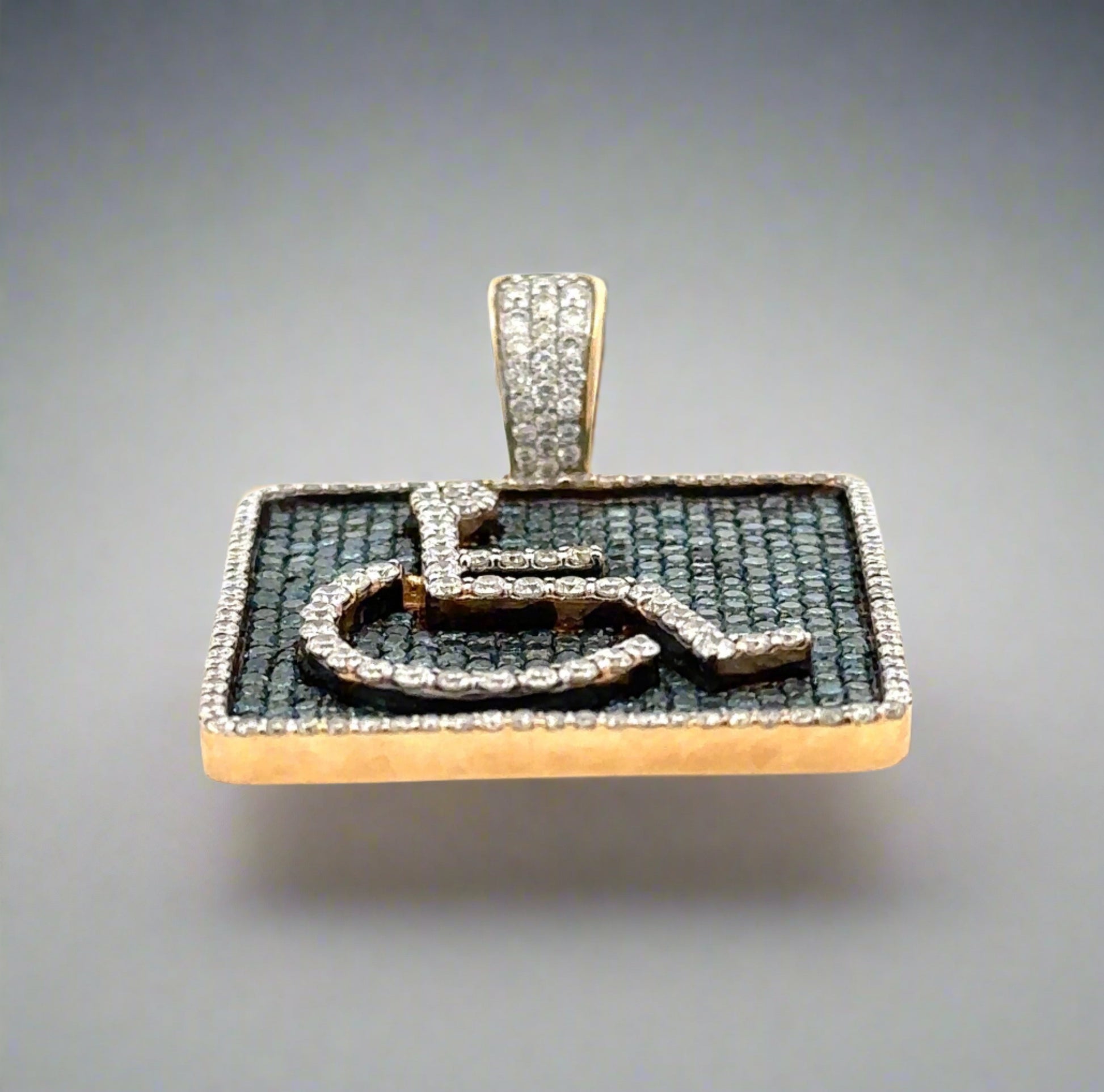 Bottom of pendant with yellow gold