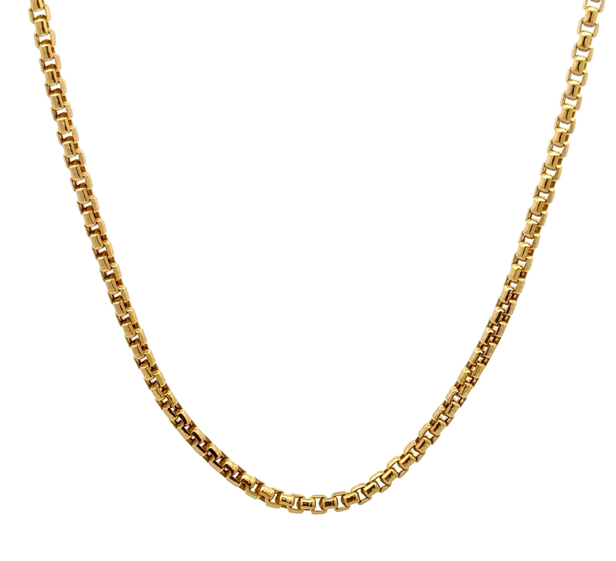 360 video of hanging yellow gold box style chain