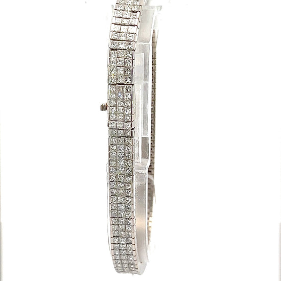360 video of white gold bracelet with princess-cut diamonds in rows of 3