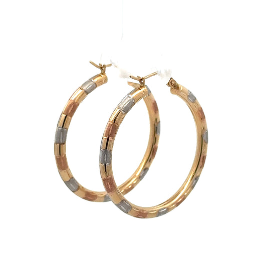 360 video of tri-color gold hoops