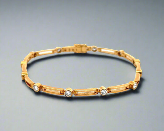 360 Video of 18K yellow gold diamond bracelet