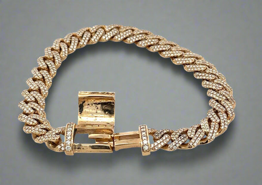 360 video of diamond yellow gold cuban bracelet