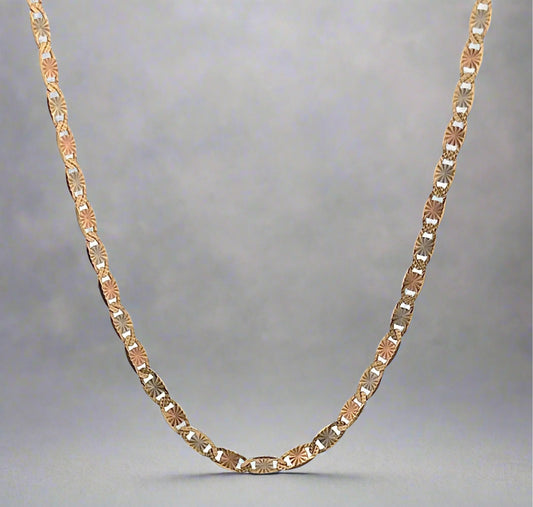 360 video of tri-color gold mariner chain