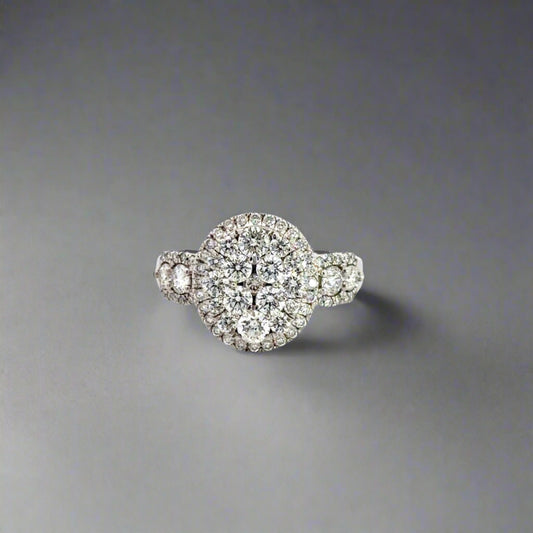 360 video of white gold diamond ring