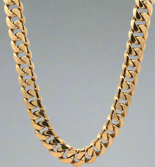 360 video of yellow gold cuban link chain