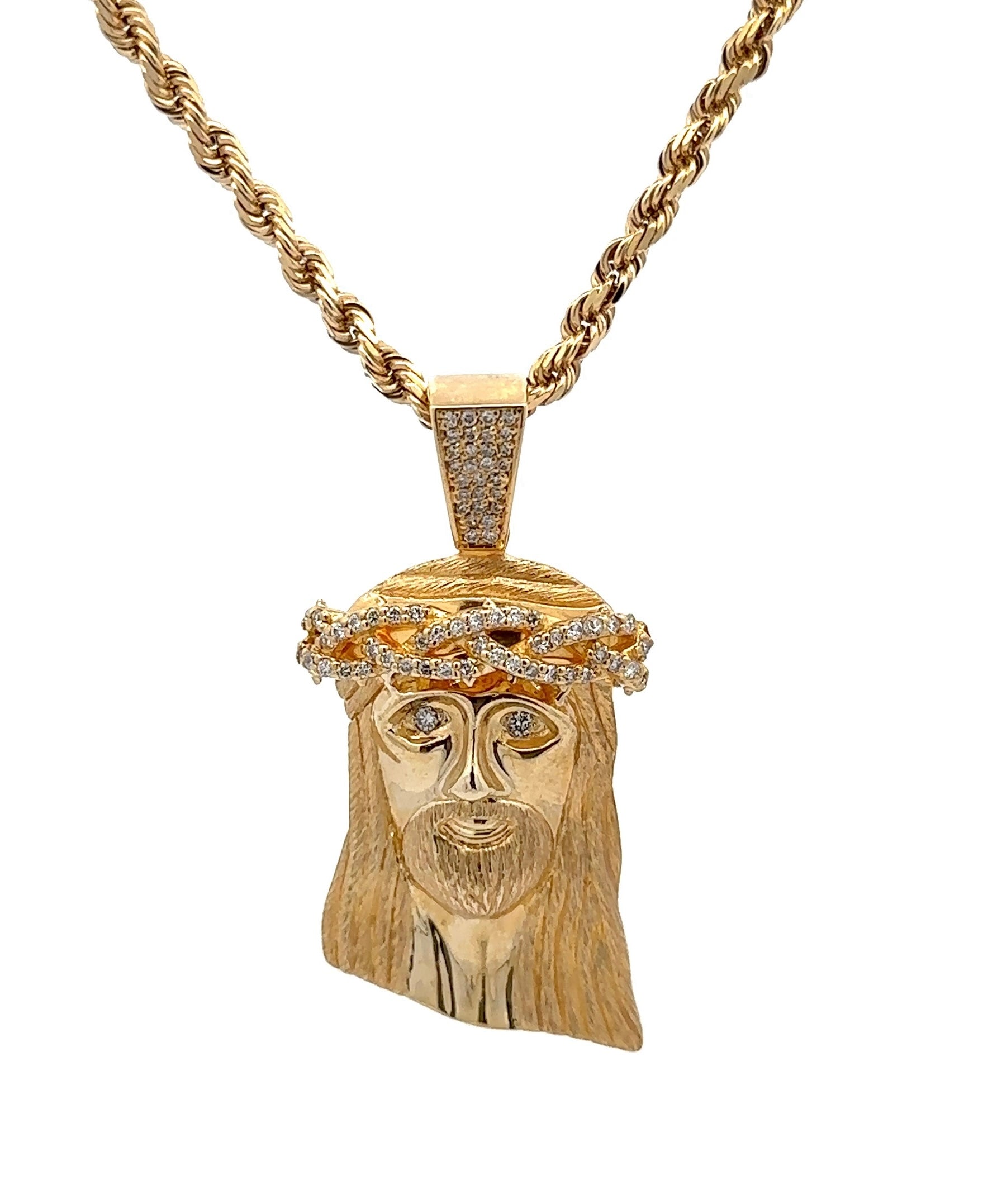 360 video of yellow gold rope chain and diamond jesus head pendant