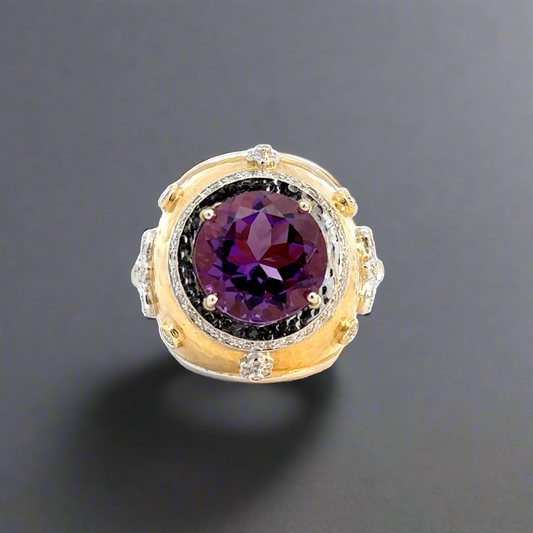 A 360 degree video of the amethyst ring.