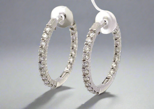 360 video of white gold diamond hoops